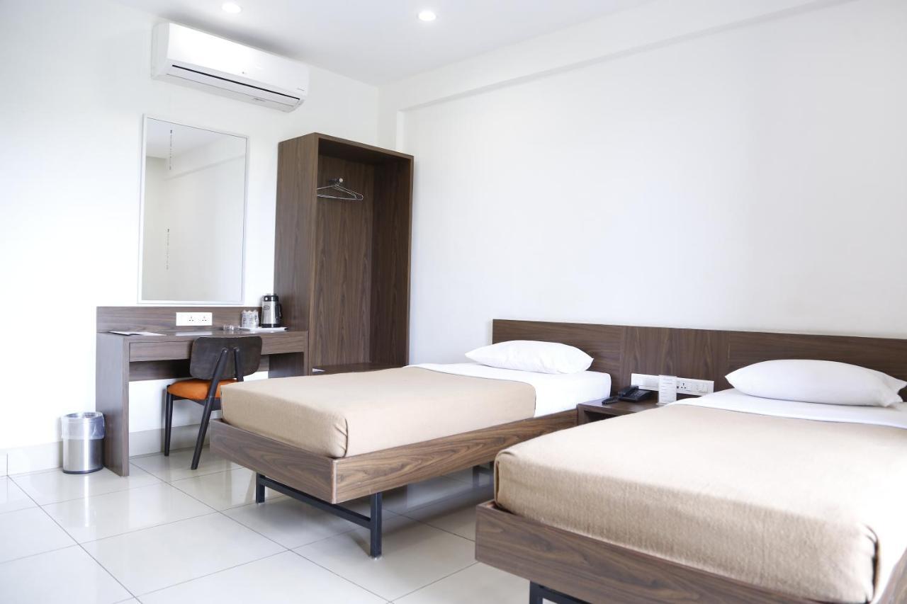 Hotel Dreamland Пуна Экстерьер фото